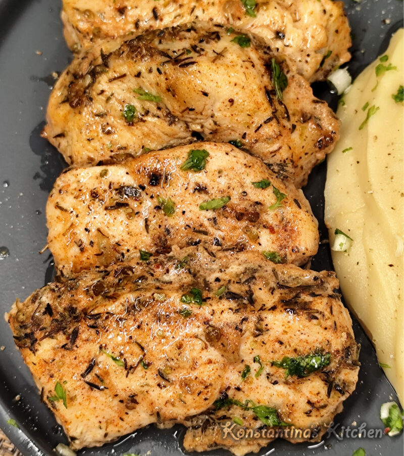 zoumera0-filetakia-kotopoulo-me-mesogeiaka-aromata-konstantinas-kitchen